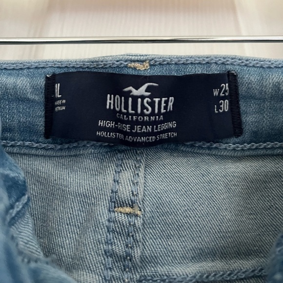 Hollister Light Wash Skinny Jeans - Picture 4 of 6